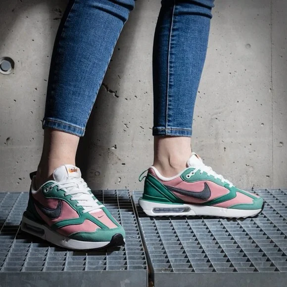 Nike Air Max Dawn - Picture 4 of 14